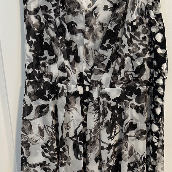 Vera Wang Black and White Maxi Dress - Picture 3 of 12